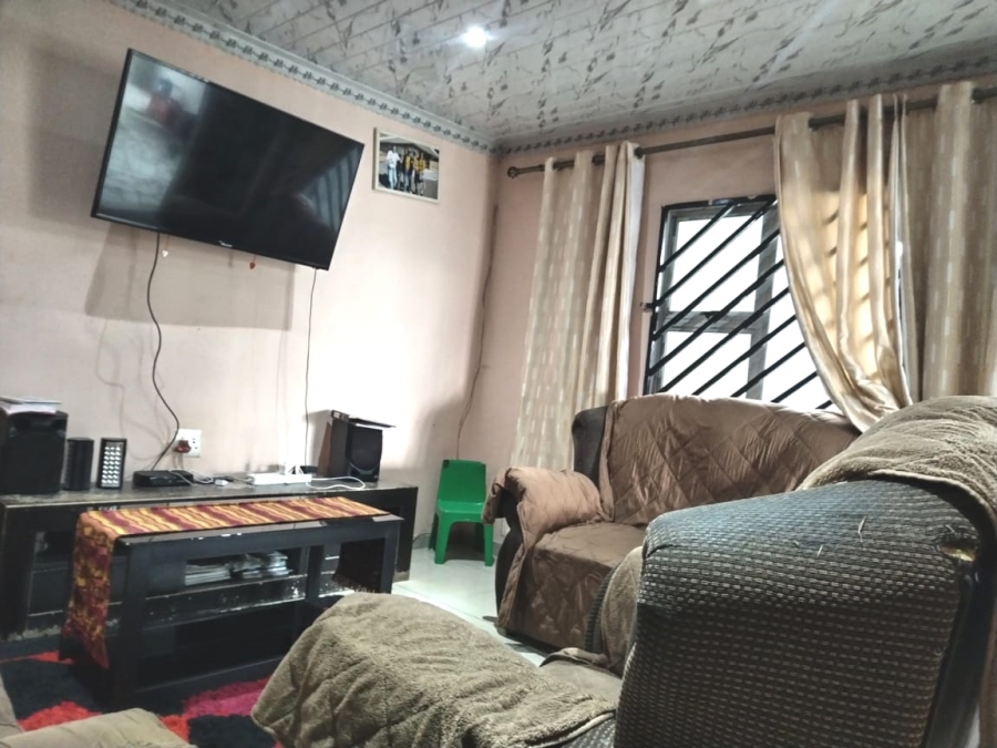 2 Bedroom Property for Sale in Umrhabulo Triangle Western Cape